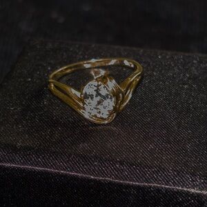 size 7 10k gold ring with aquamarine gemstone
